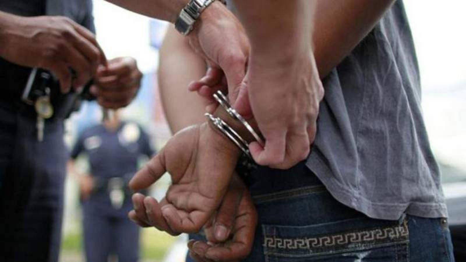 Un profesor que acosaba virtualmente a su alumno de 13 años fue detenido