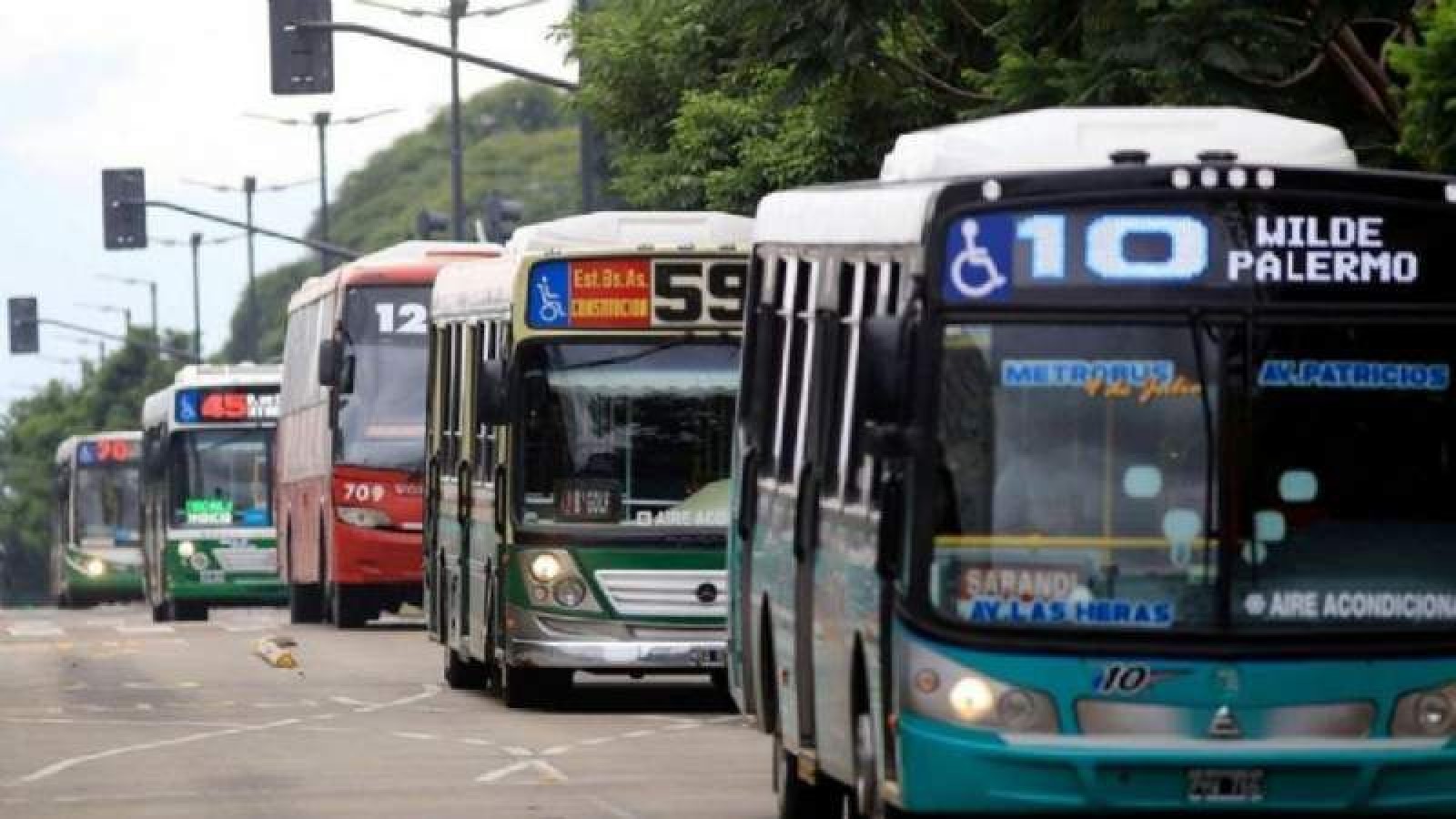 Los trabajadores de la UTA amenazan con una retención de servicios por incumplimiento de salarios