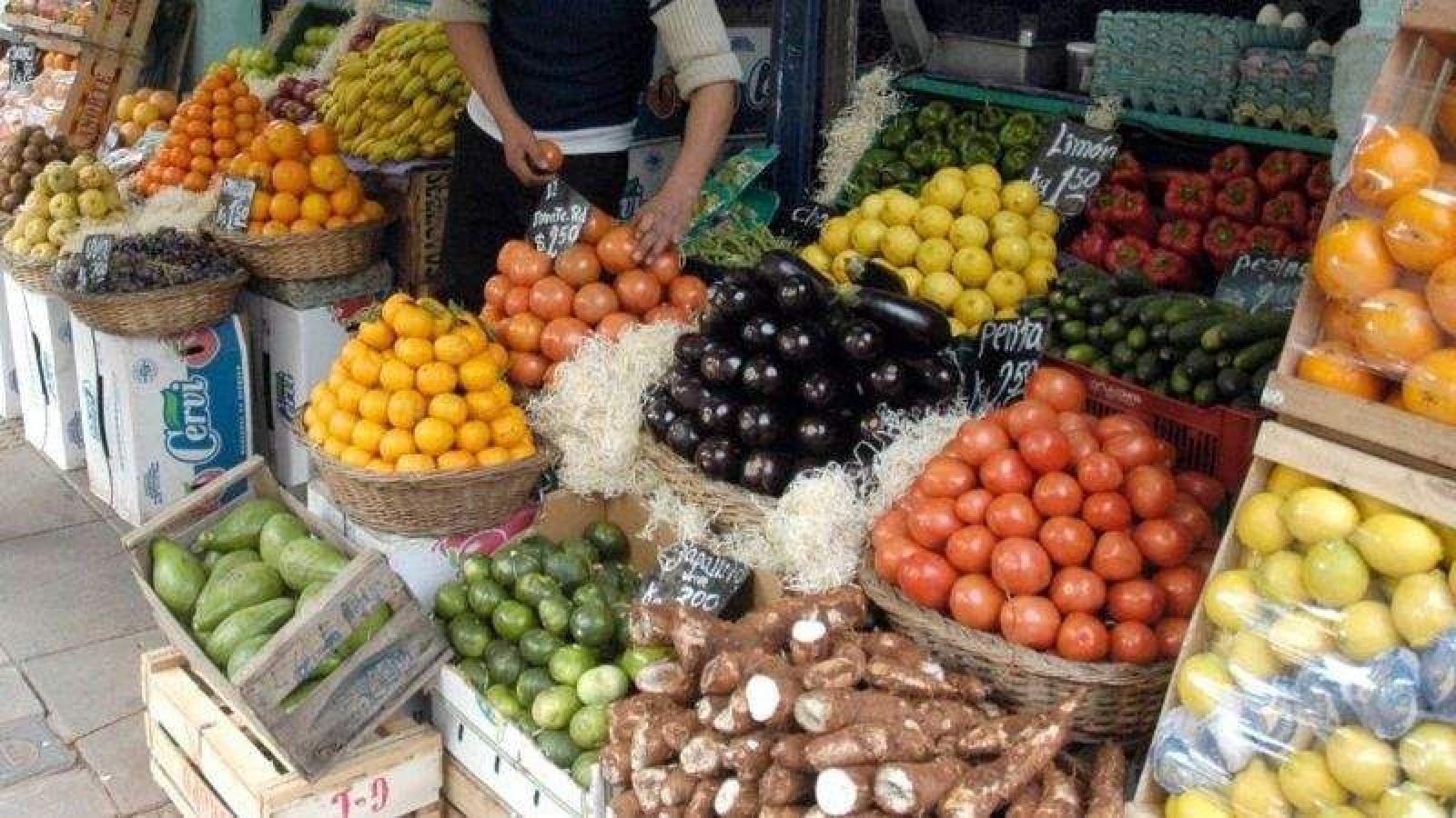Asociaciones de Consumidores convoca huelga en protesta por aumento de frutas y verduras