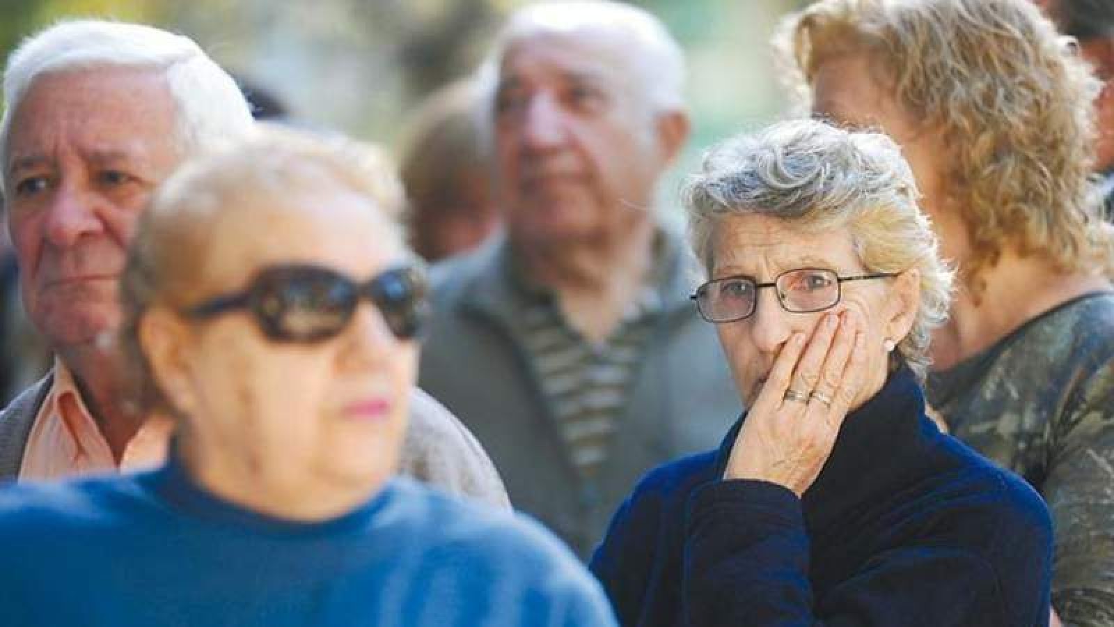 Baños , agua , café y asientos para los jubilados que cobren el fin de semana en Madryn
