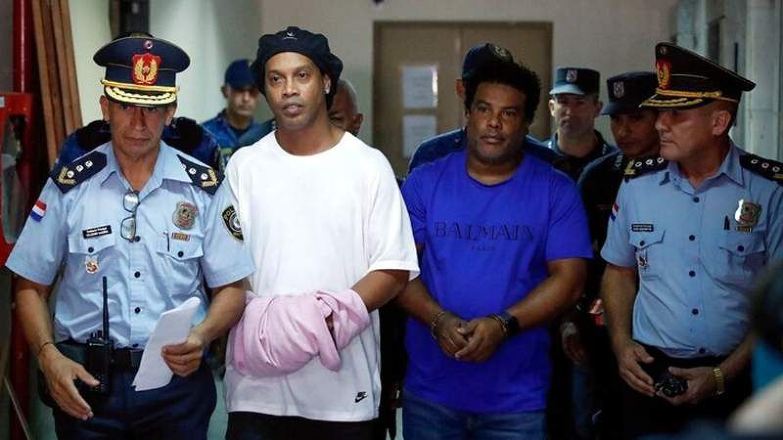 Ronaldinho recibió la prisión domiciliaria