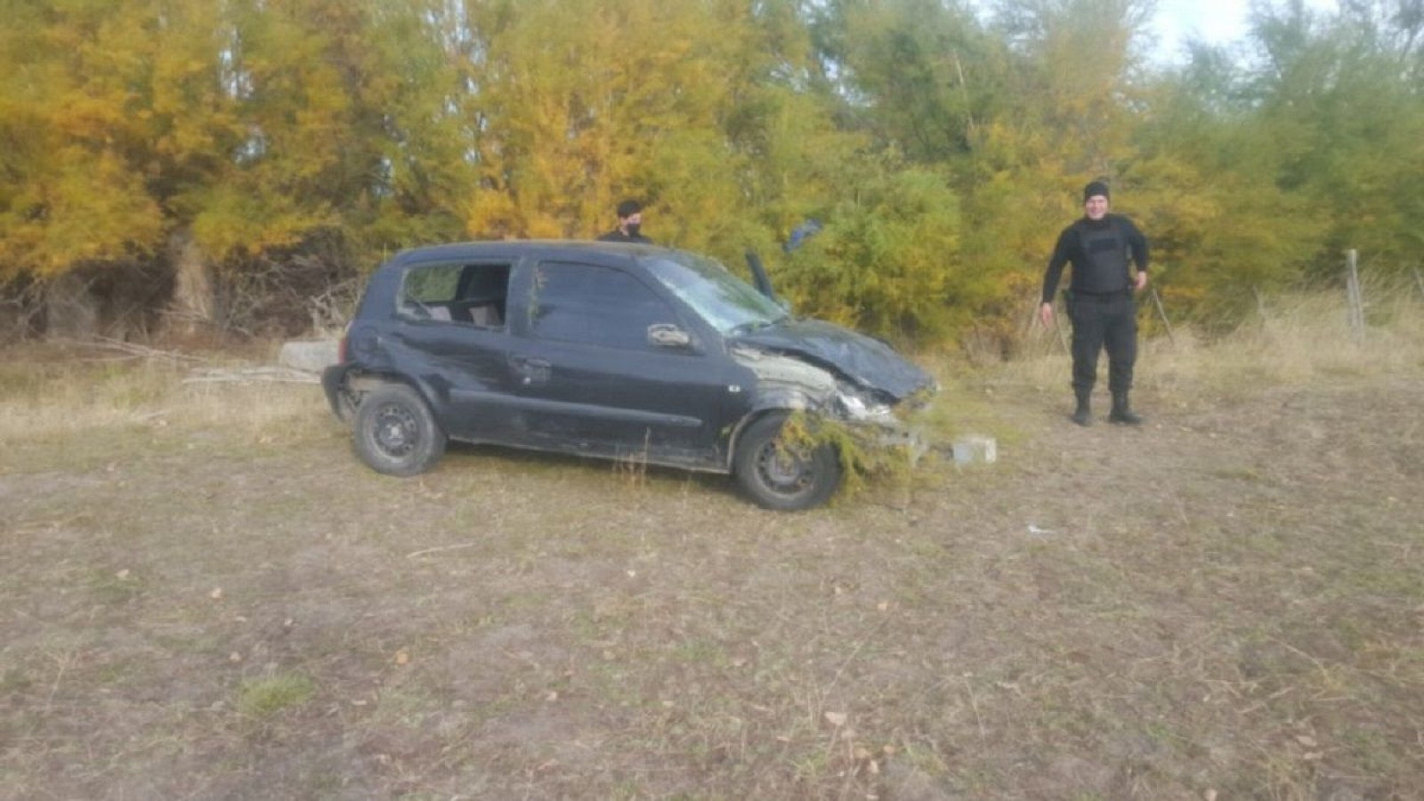 Gaiman: un joven volcó su auto en una chacra