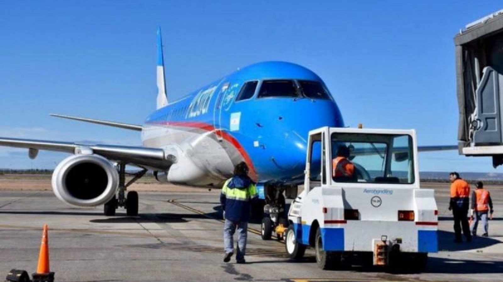 Trelew: llegó un vuelo de Aerolíneas con repatriados
