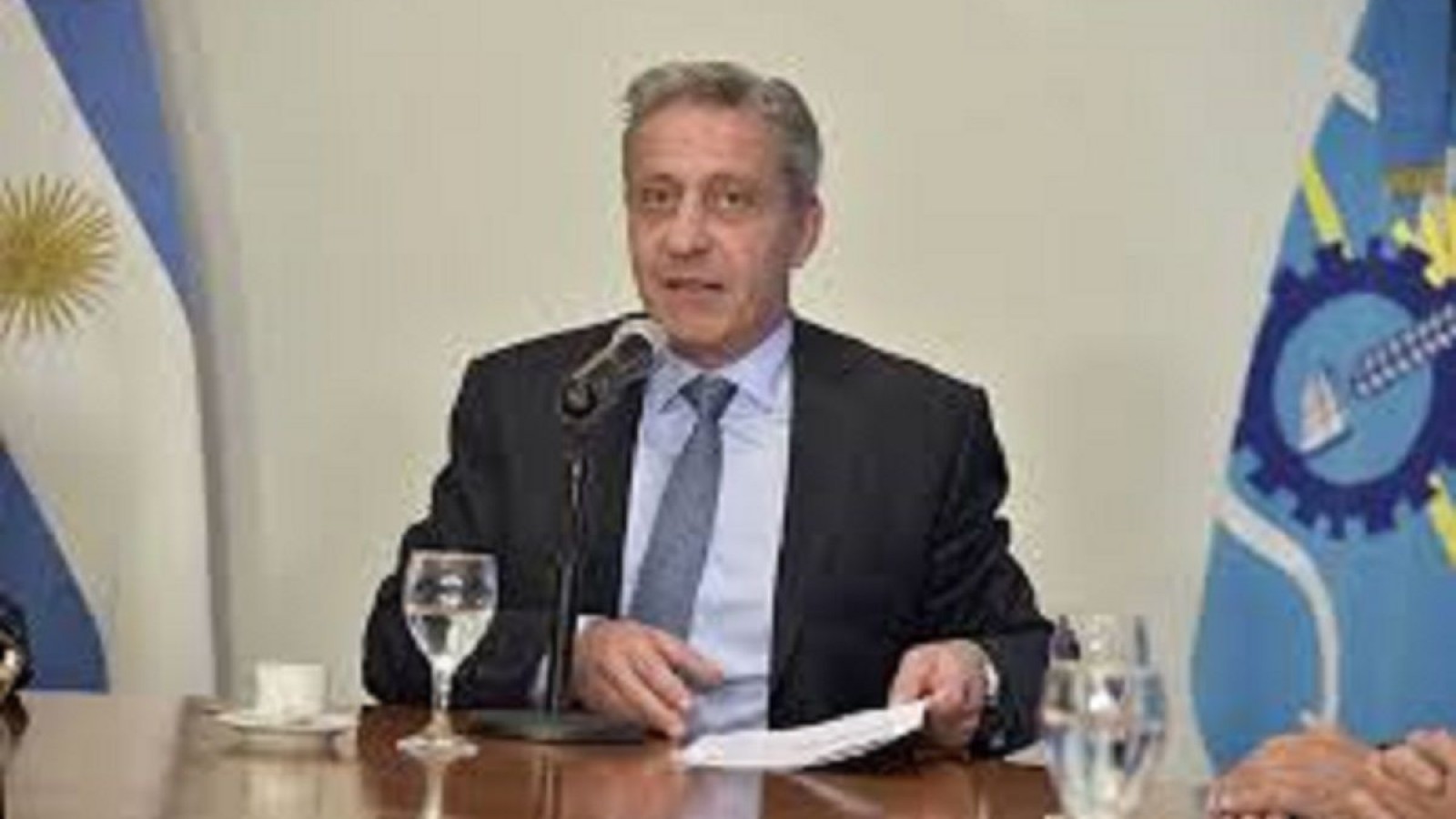 Mariano Arcioni sobre desarrollo de minería "La cordillera no se toca. El Río Chubut no se toca"