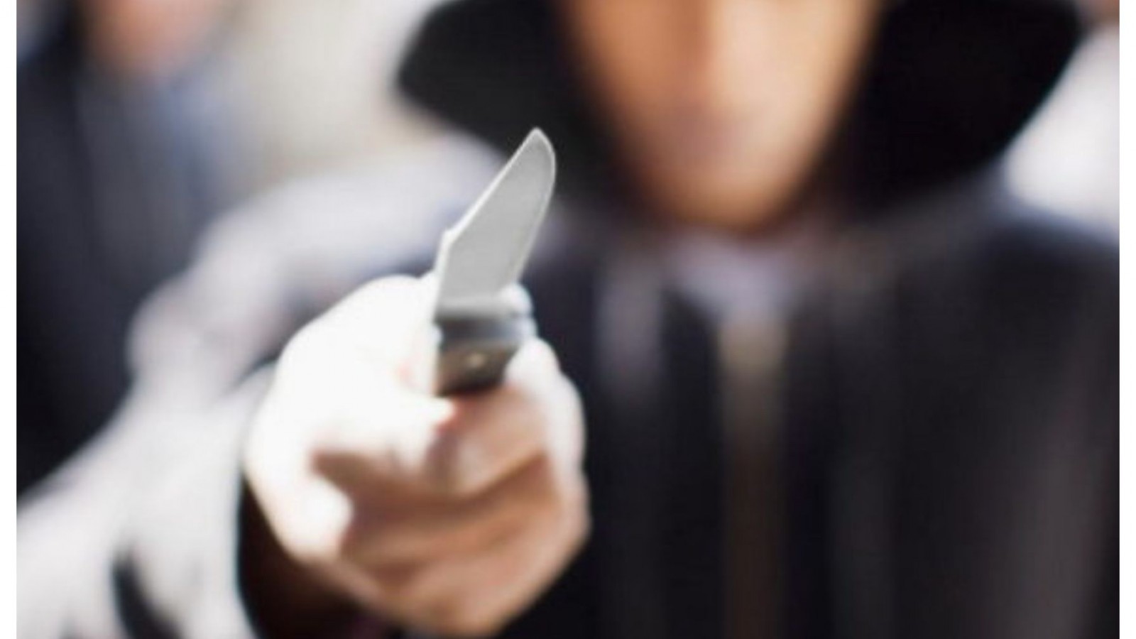 Violento joven intentó agredir a un vecino, a familiares e incluso a la policía