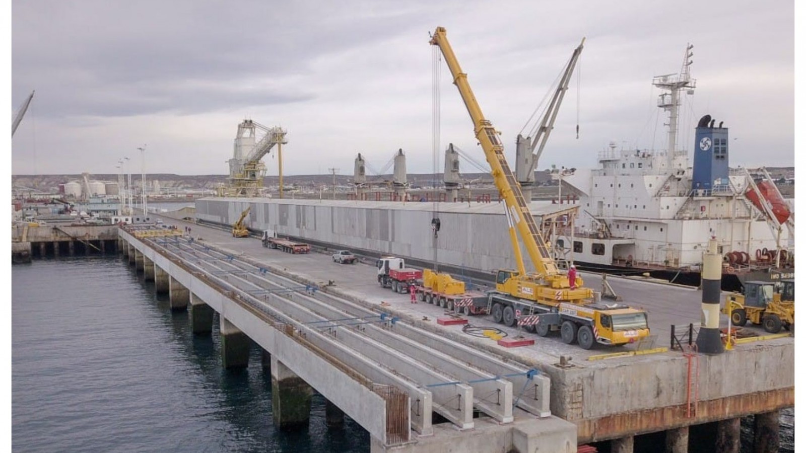 Finalizó el montaje de las vigas del Sitio 2 del Muelle Almirante Storni