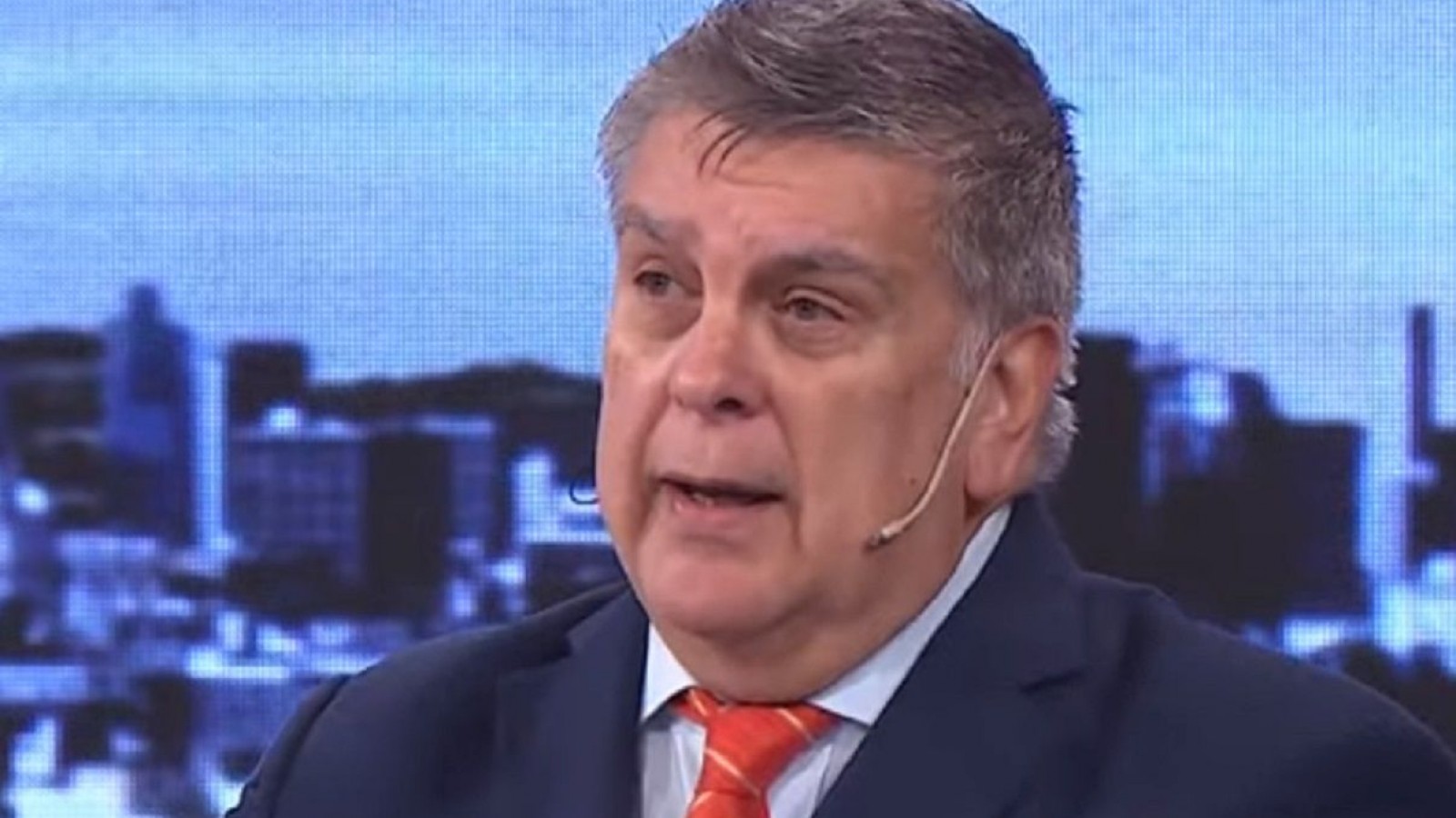 "¿Te vas a quedar en tu casa esperando la vacuna?", Luis Ventura muy picante