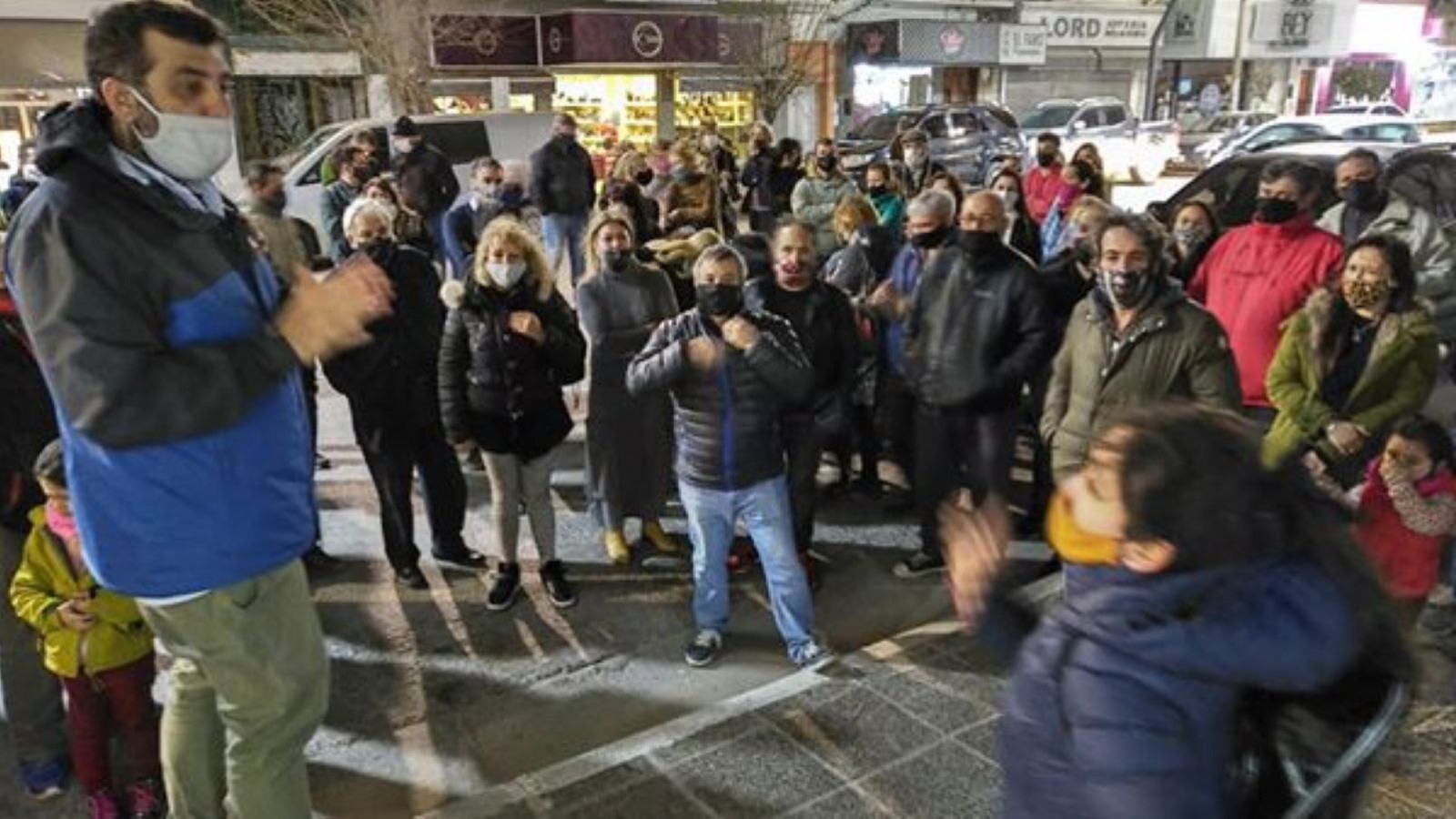 Madryn: Comerciantes se reúnen hoy con el intendente por extensión de horario