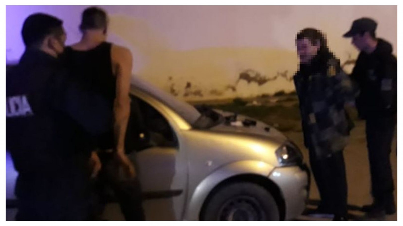 Transitaban con una rueda llanteada: Los paró la policía y circulaban en estado de ebriedad
