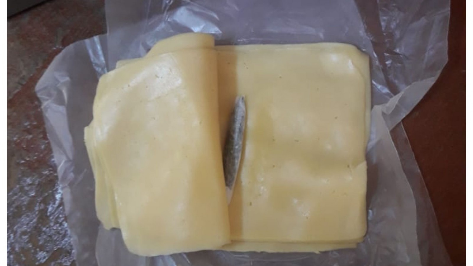 Intentó ingresarle un cigarro de marihuana a un preso entre fiambres
