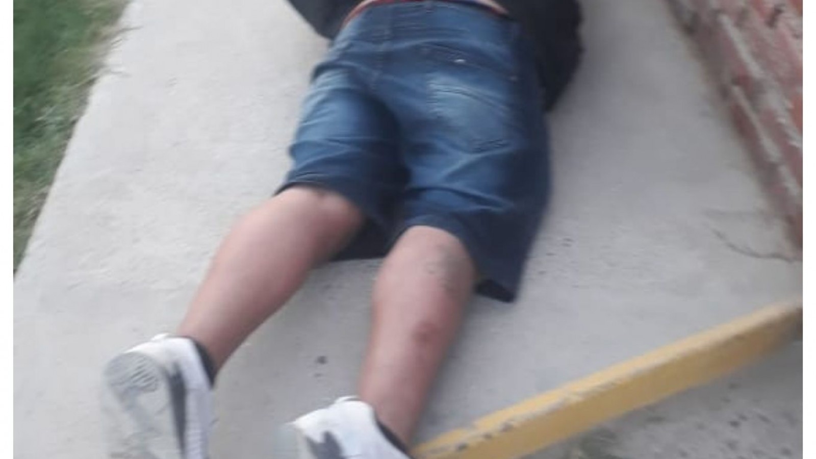 A golpes vecinos atraparon a delincuente que le arrebató el celular a una mujer