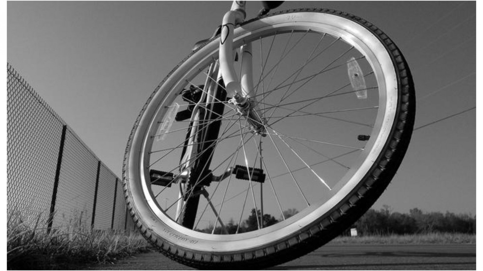 Delincuente ingresó a una casa y pese a que había gente, se llevó una bicicleta del patio