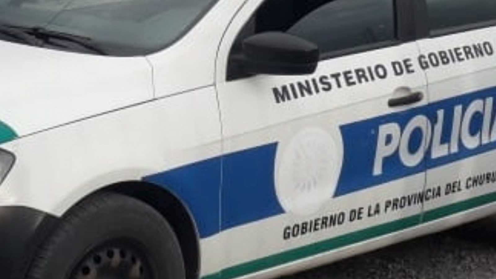 Le robaron la camioneta del patio de su casa