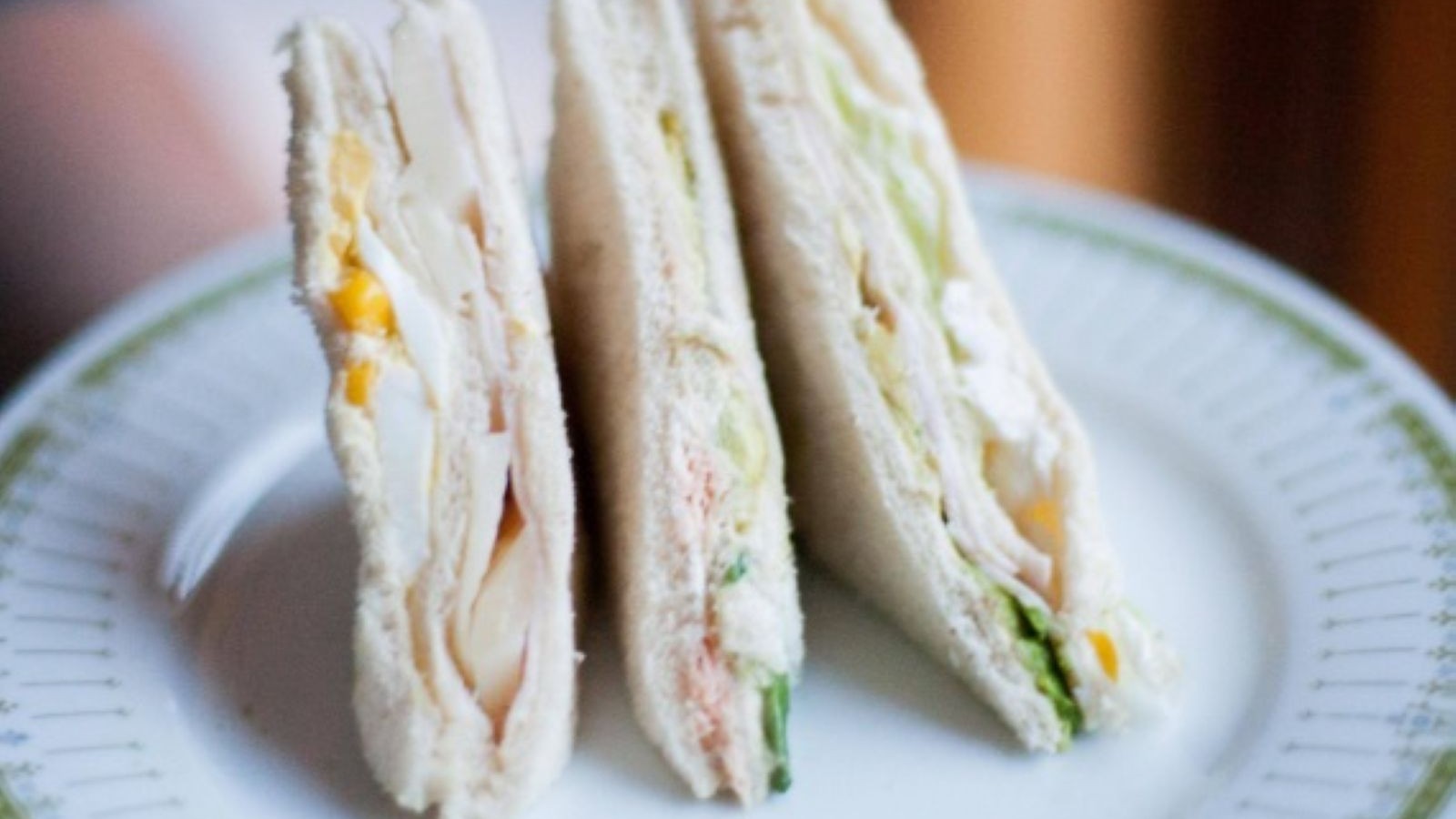 Pidió sandwichs, los comió y se fue sin pagar