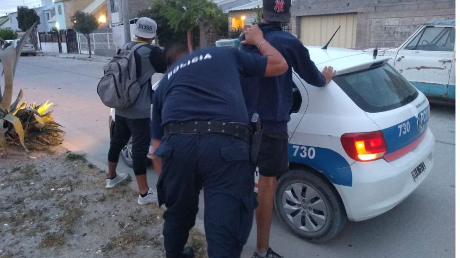 Madryn: Un mayor y un menor caminaban con un cortaplumas