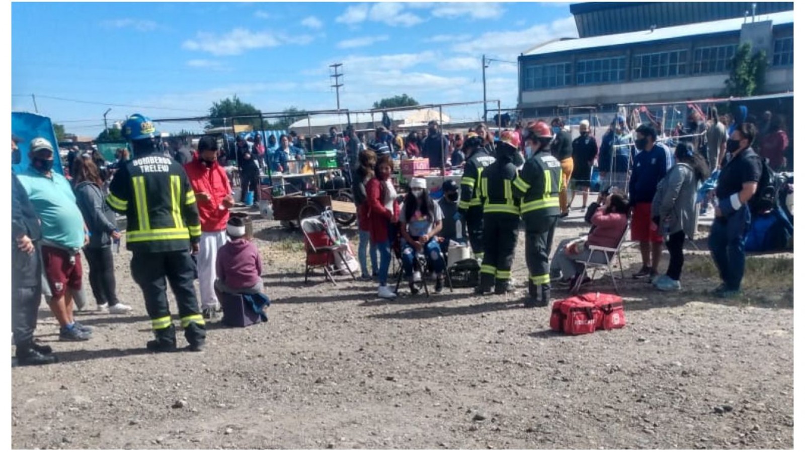 Una ráfaga sorprendió a feriantes, volaron toldos, chapas y hubo varios lesionados