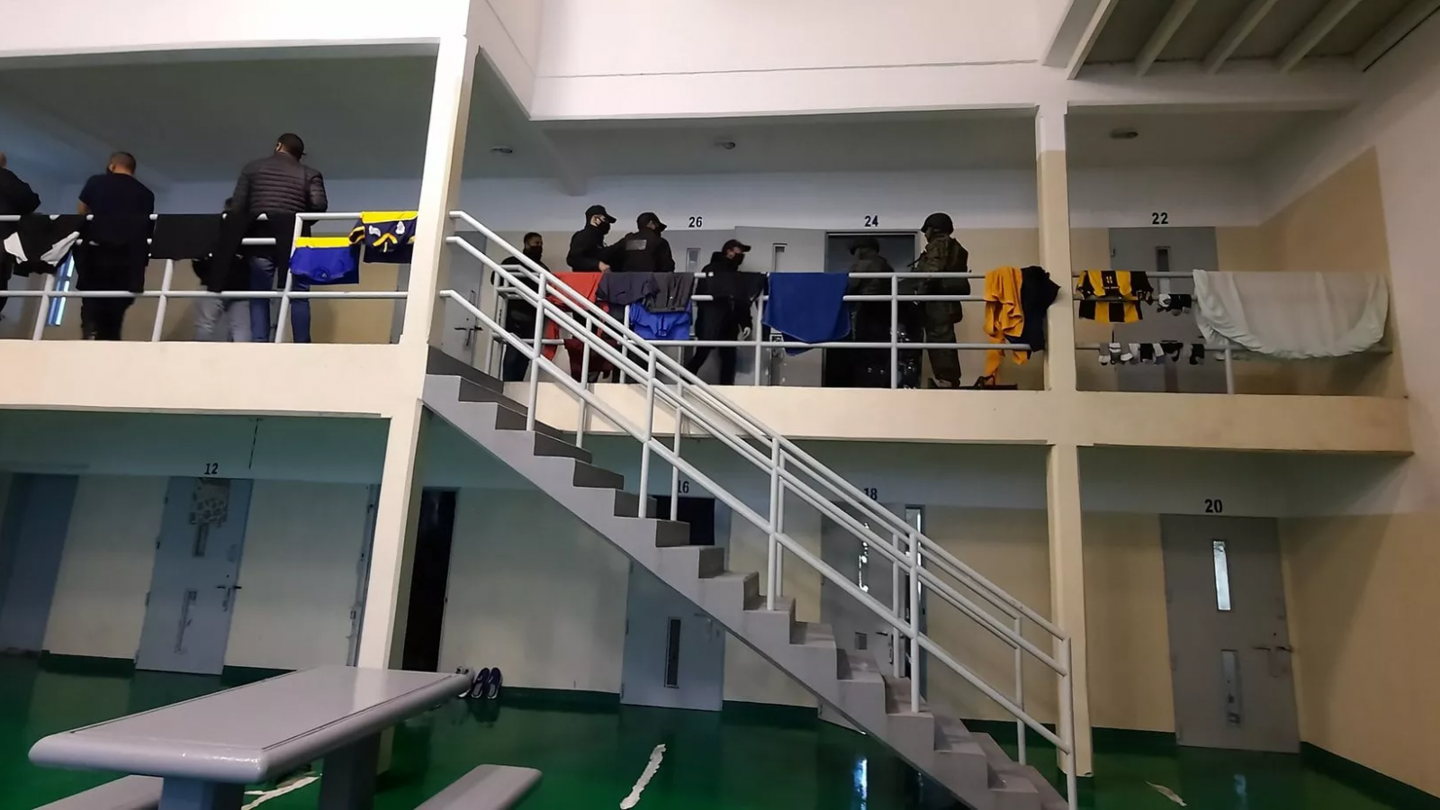 Sextorsión: Desde la cárcel presos y un policía serían parte de "la banda de la Pochola"