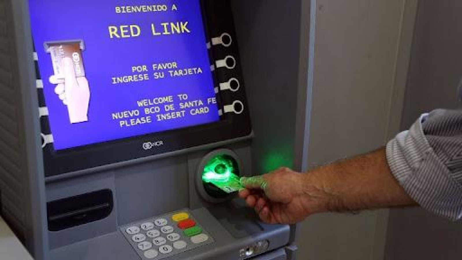 Cayó Red Link: no funcionan cajeros automáticos, tarjetas de débito y homebanking