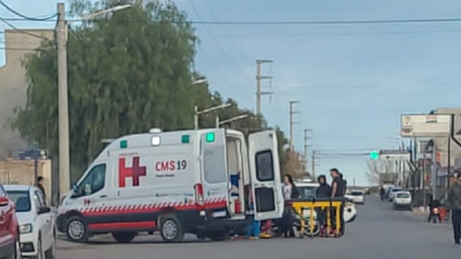 Motociclista herido de gravedad tras ser embestido por un auto