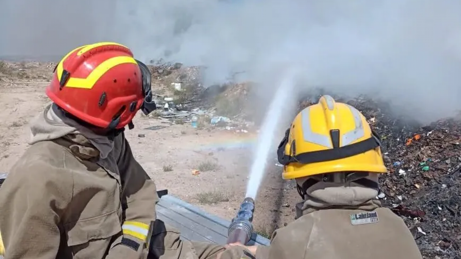 AHORA: Incendio en el Parque Eólico de Aluar