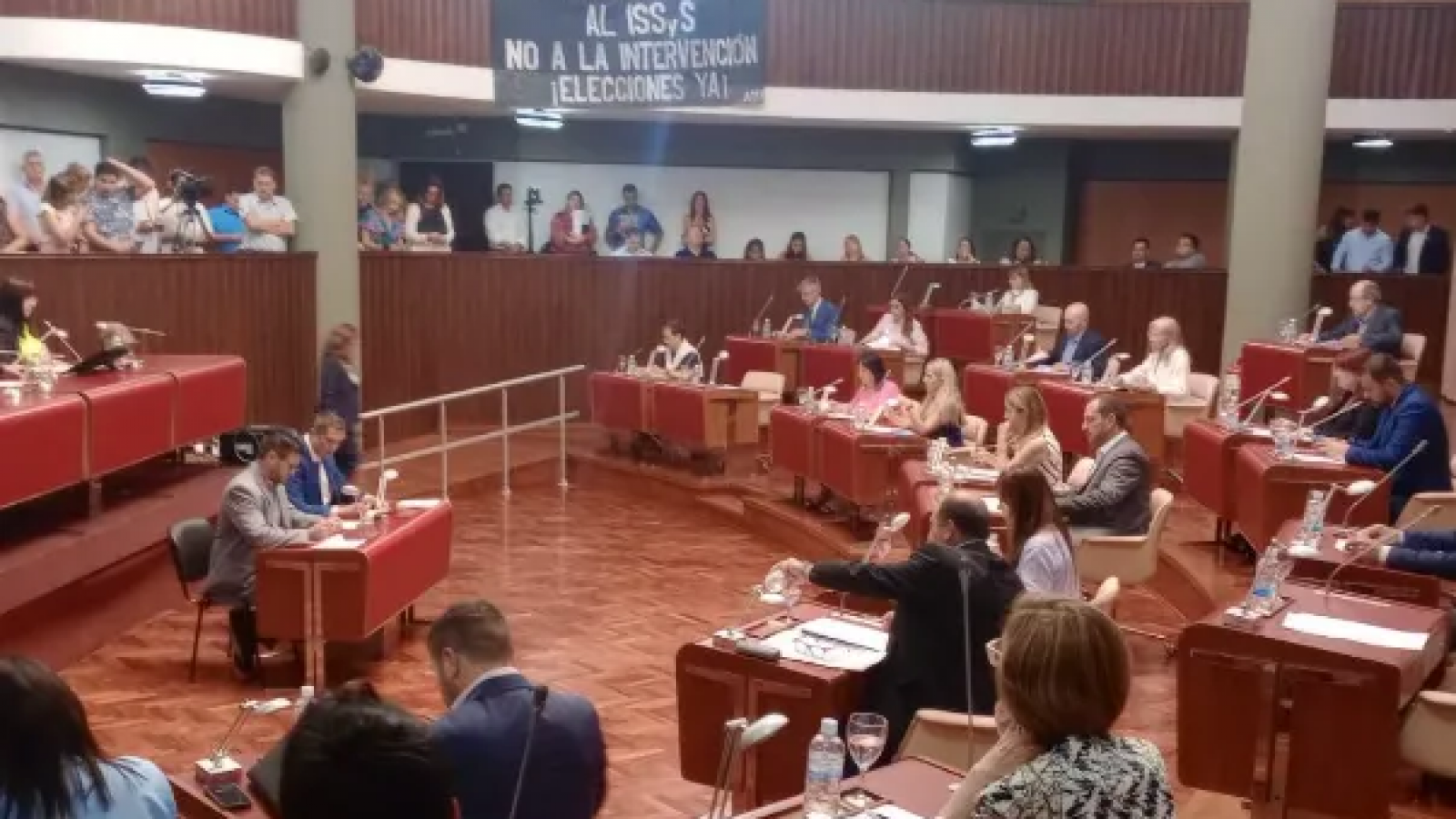 La Legislatura del Chubut apruebó Ley de Emergencia Económica por 18 Meses
