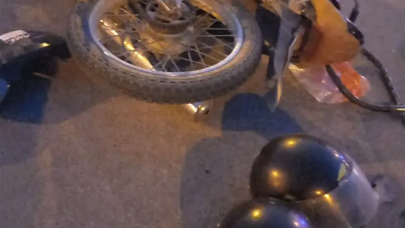 Choque: Una mujer que iba de acompañante de un motociclista terminó en el hospital