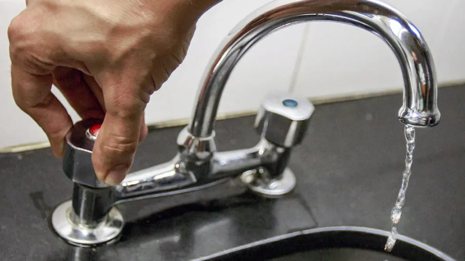 Trelew restringe el suministro de agua tras ruptura en el acueducto