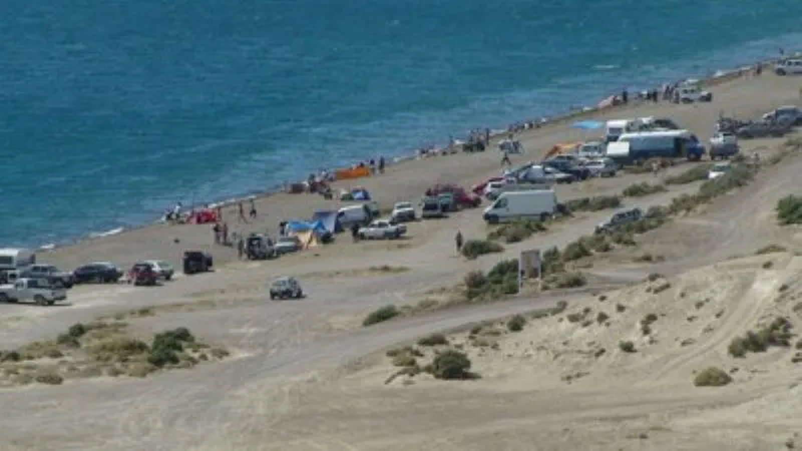 Limpiaba un inodoro químico en las aguas del Golfo Nuevo