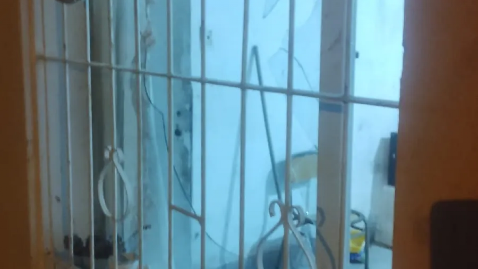 Destrozo la ventana de una mujer y se dio a la fuga: terminó detenido
