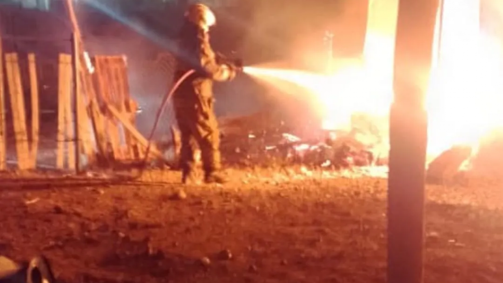 Tragedia en Trelew: Mascota fallece en incendio mientras su dueño dormía tras consumir alcohol