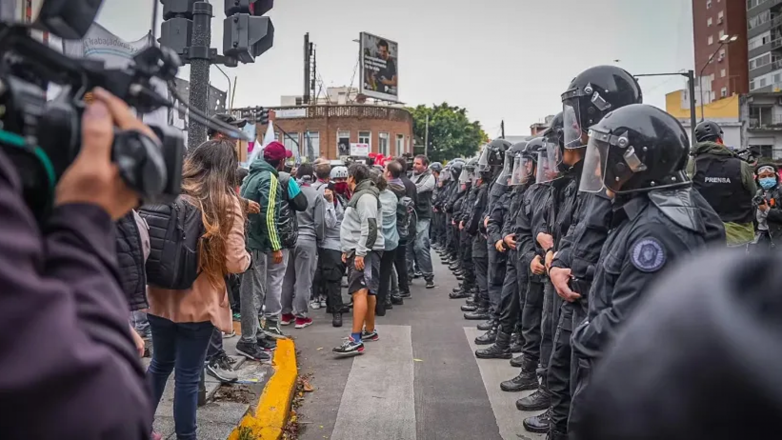 Tensión y despliegue policial en marcha de piqueteros cerca de Quinta de Olivos