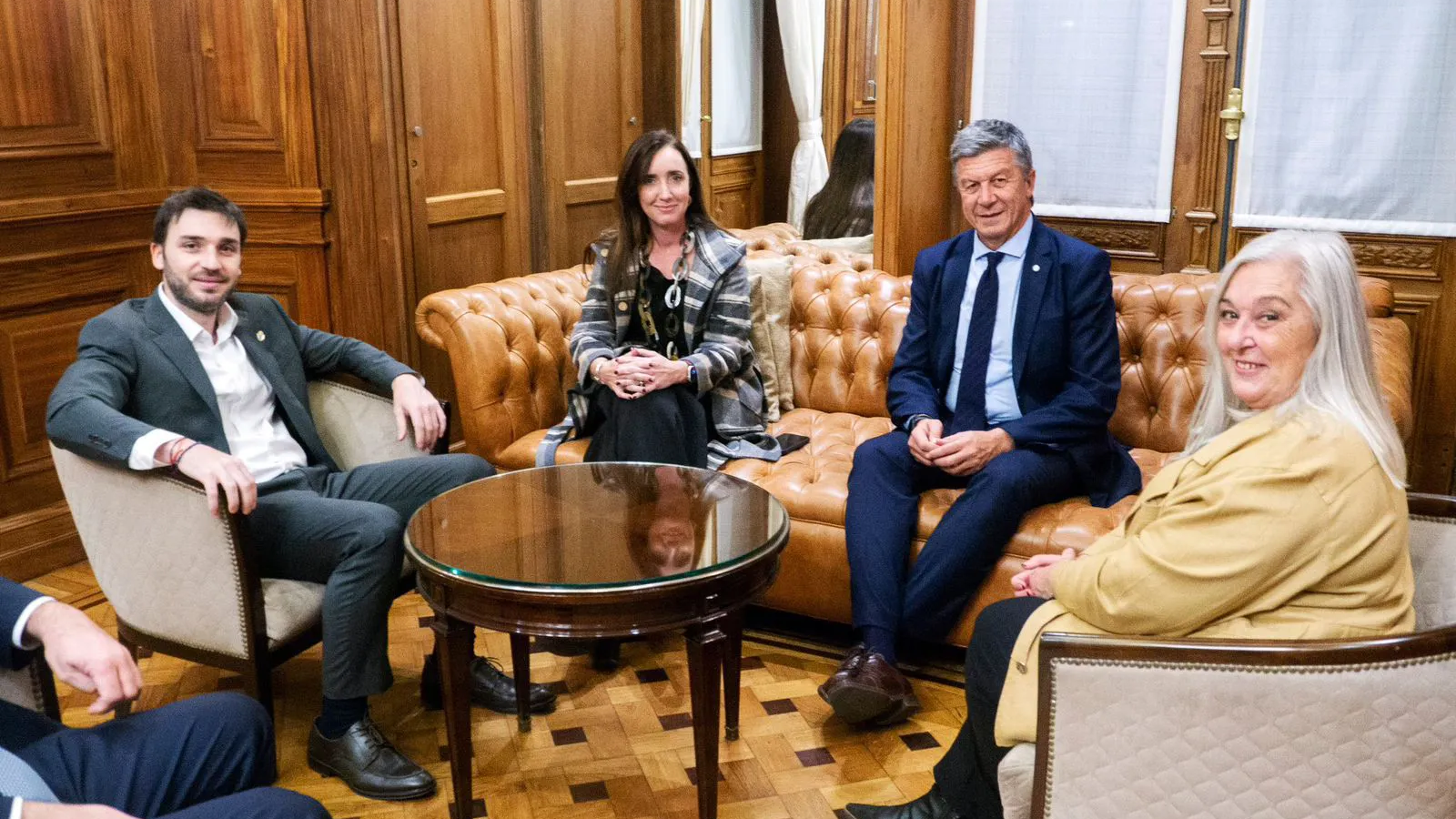 De Kicillof a Villarruel: Torres se reunió con la vicepresidenta en el Senado donde se discute la Ley de Bases