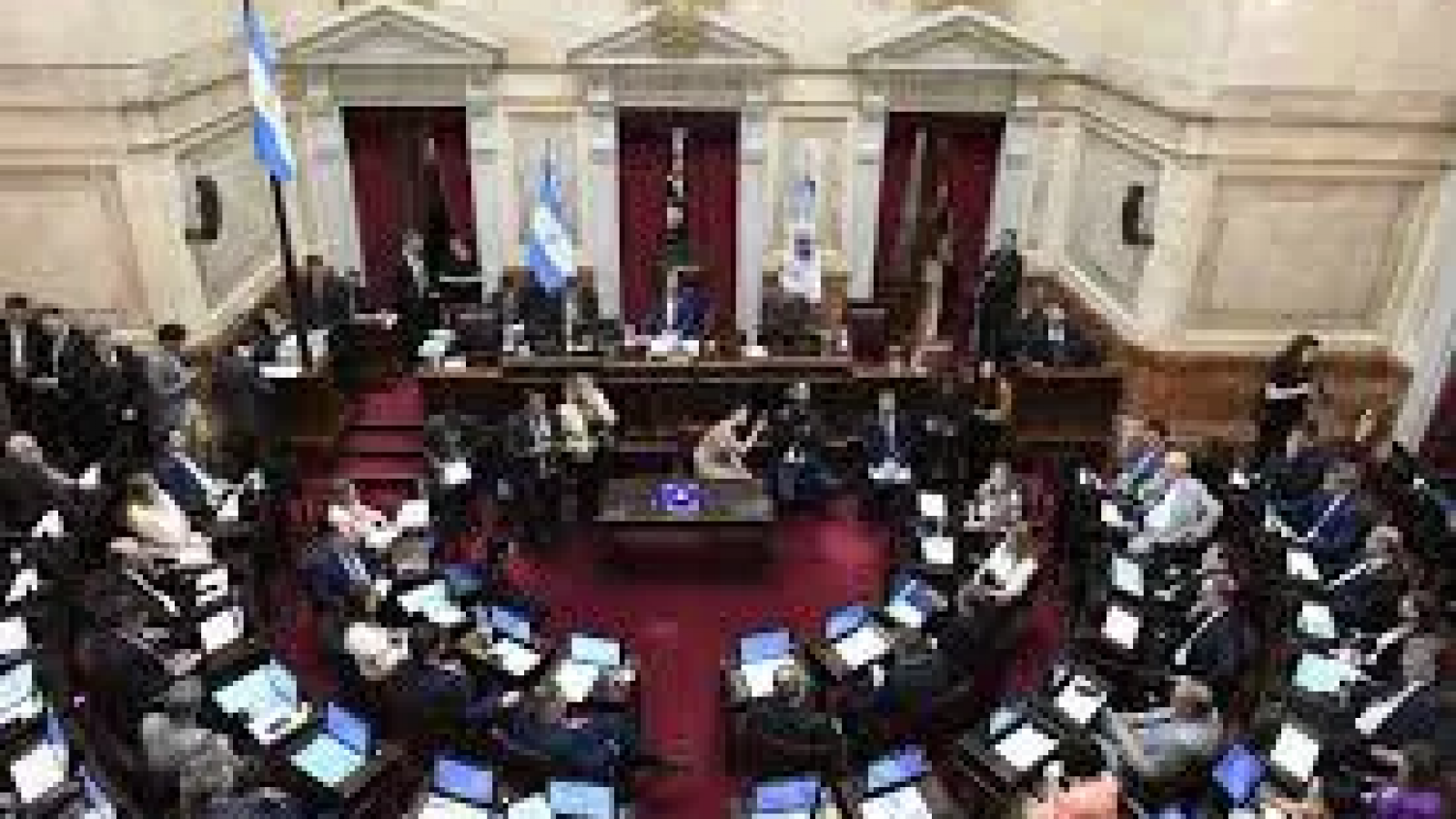 Senadores deciden dar un paso atrás para el aumento de sus sueldos