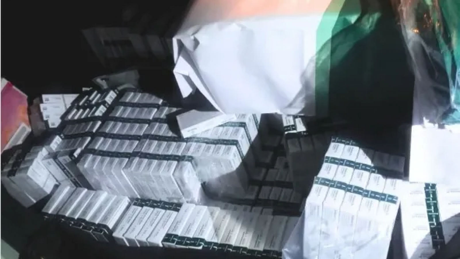 En control descubrieron que un conductor llevaba 500 cajas de medicamentos sin documentación
