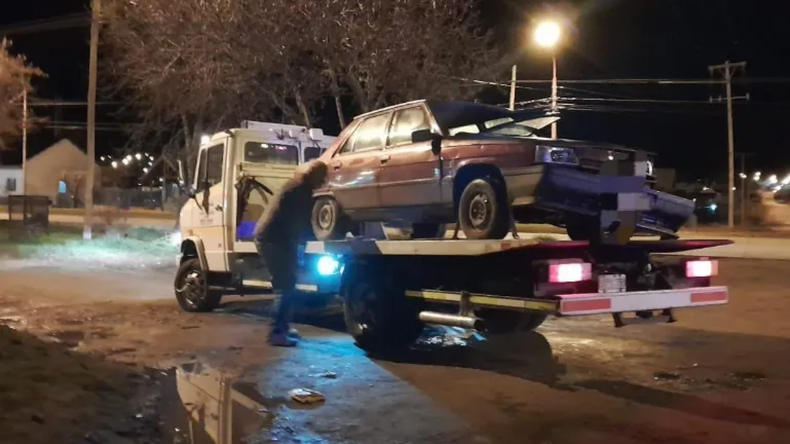 Manejaba con 1.84 g/l de alcohol en sangre y chocó contra una plazoleta