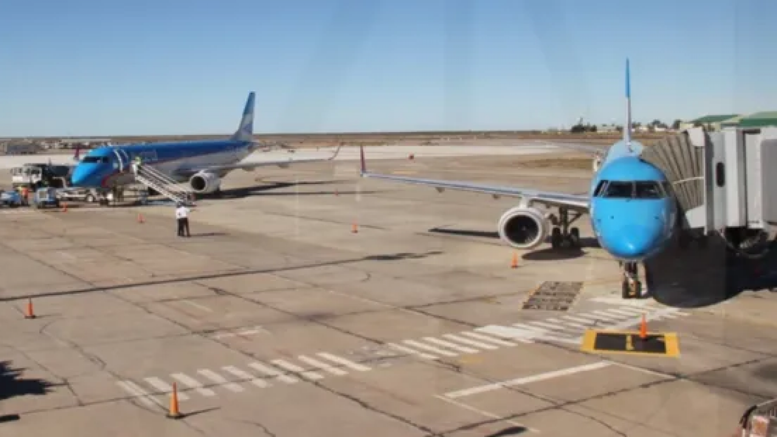 El paro de Aerolíneas Argentinas cancelará más de 300 vuelos y afectará a 37 mil pasajeros