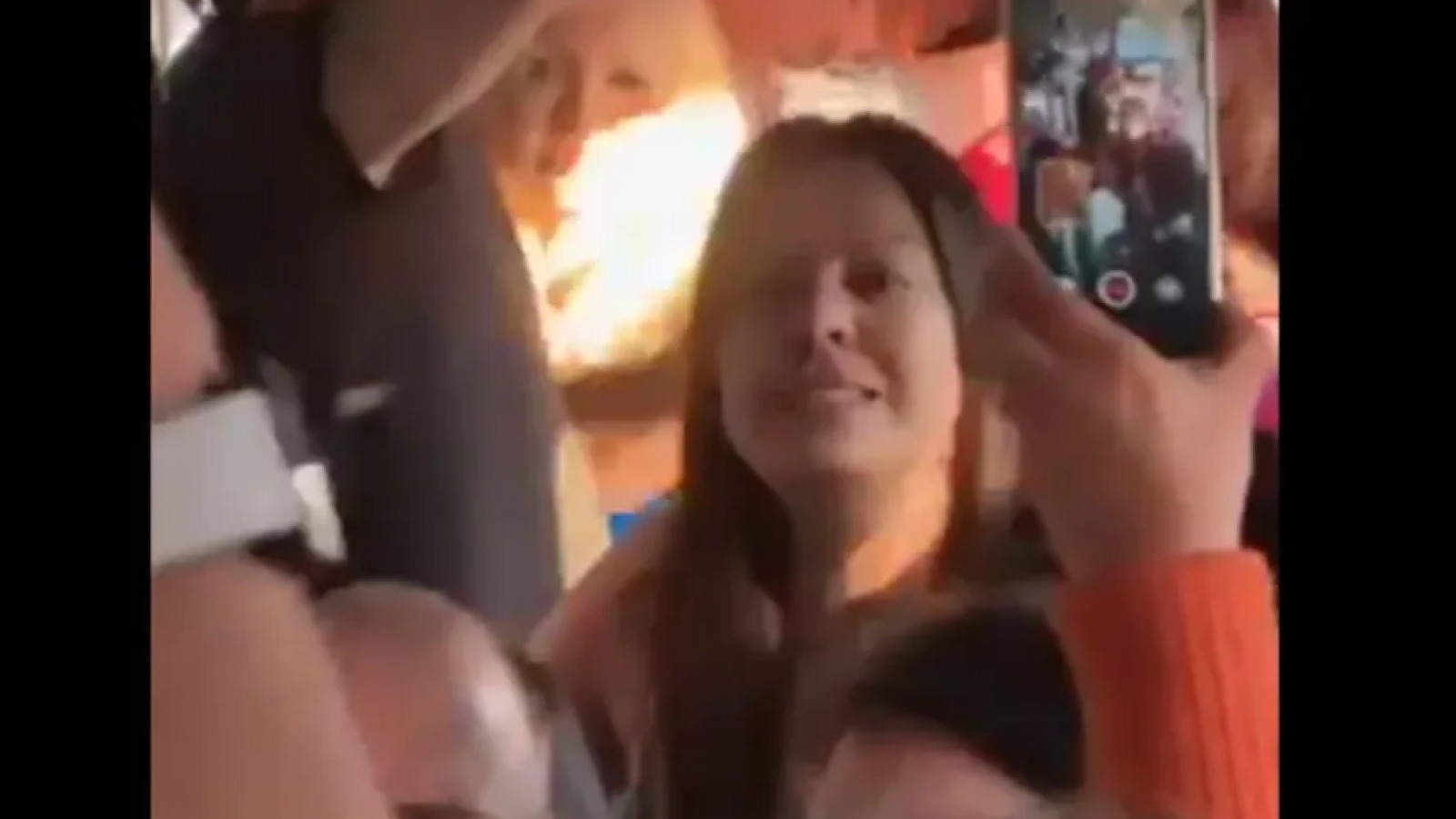 Escracharon a Sandra Pettovello en Aeroparque: "Ganamos las elecciones, aguántensela"