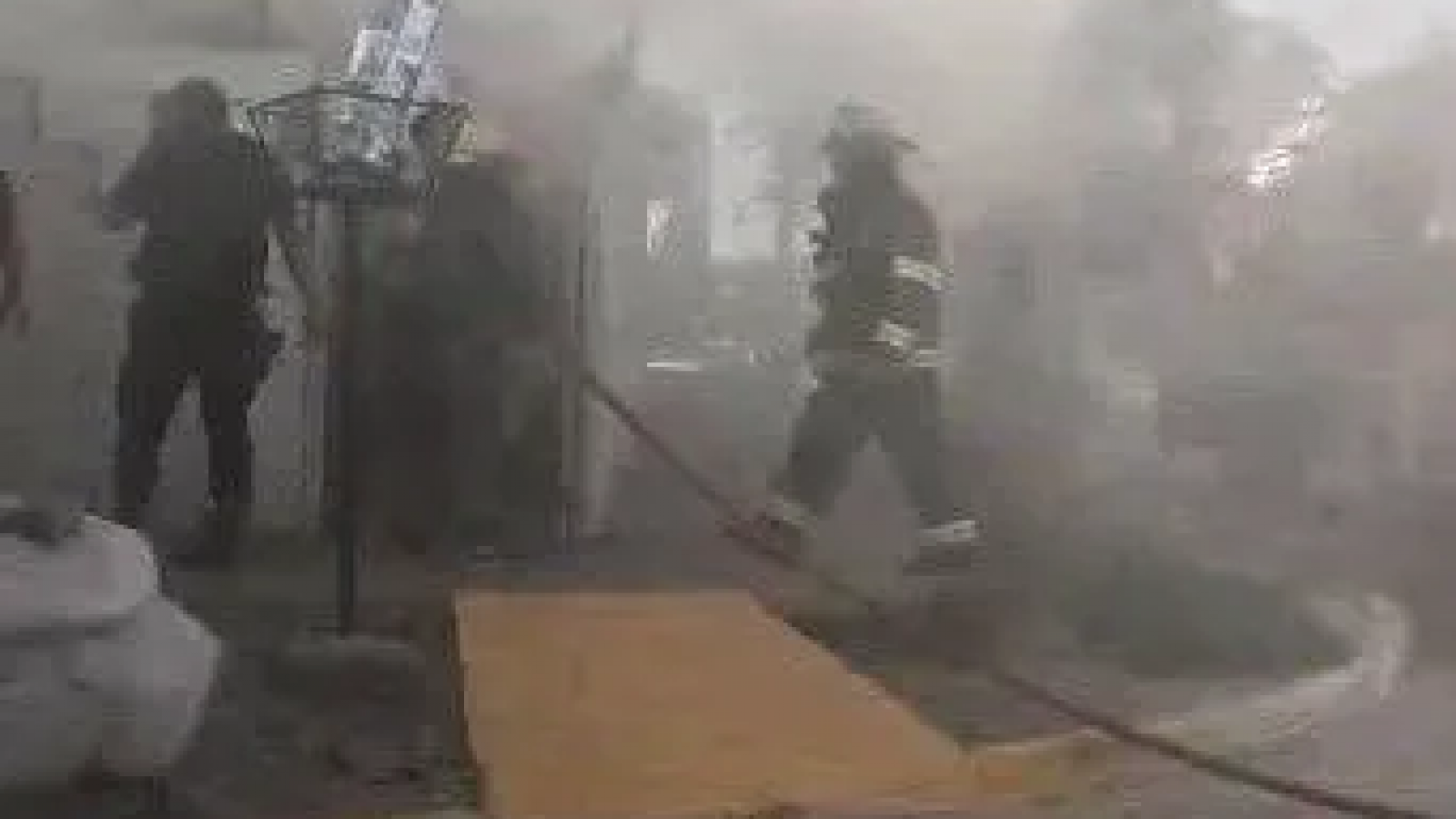 Incendio en una vivienda: lograron salvar a una pareja pero falleció la mascota
