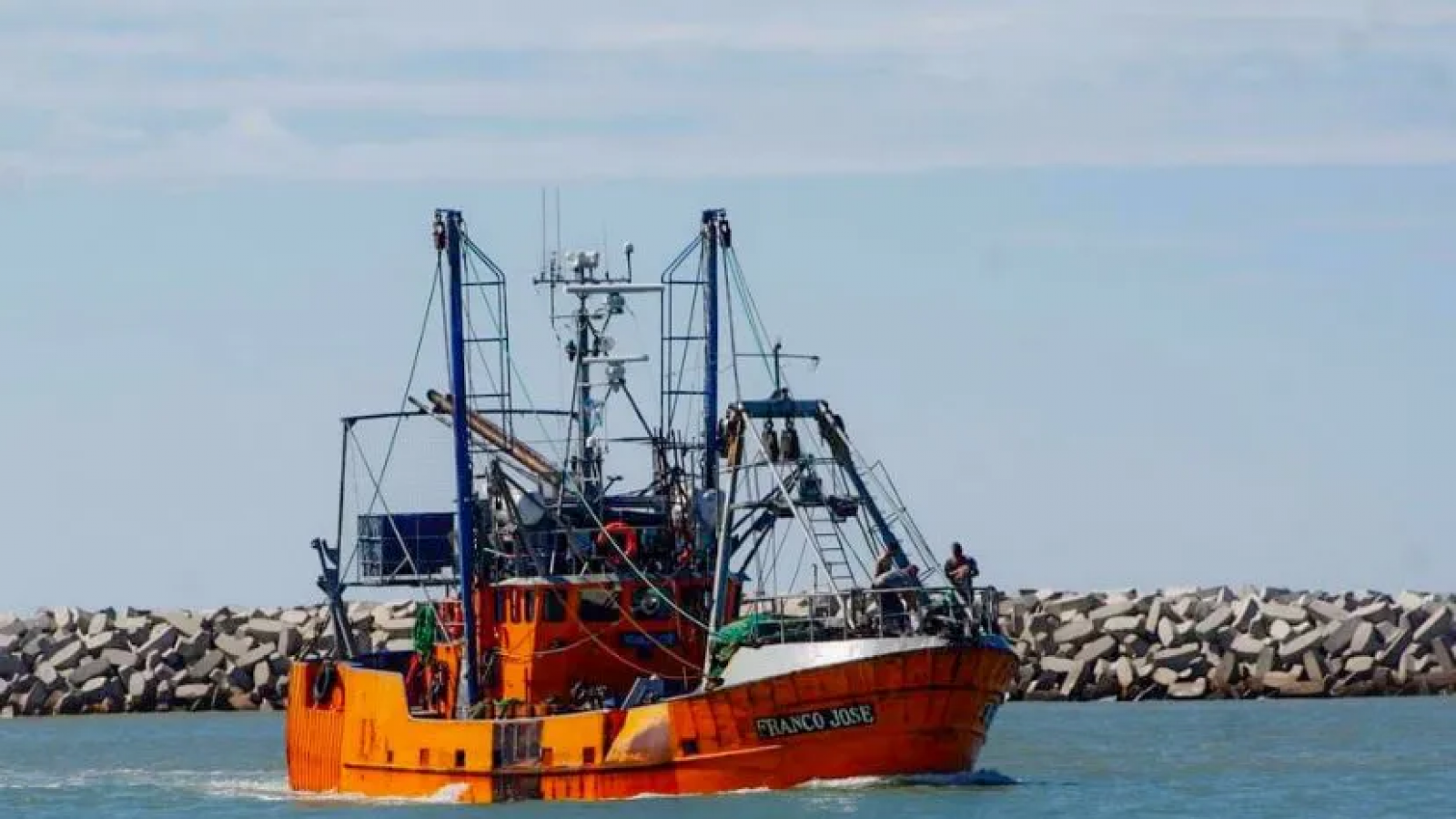 La flota amarilla busca alternativas: acuerdos privados para la prospección de langostino