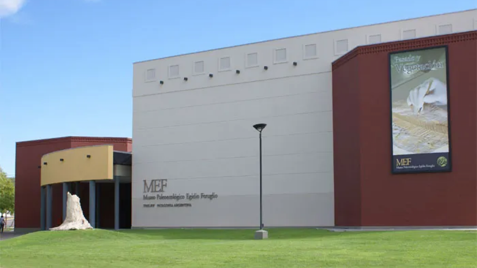 El MEF reabre sus puertas con el dinosaurio más grande del mundo y la presencia de Susana Giménez