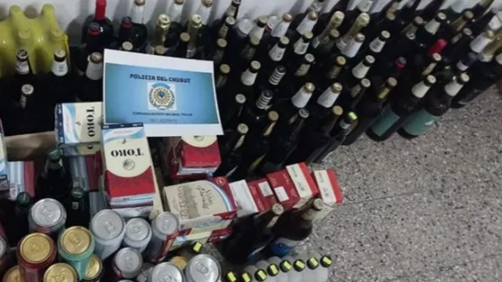 Allanaron 10 casas por venta clandestina de alcohol, secuestraron 470 litros