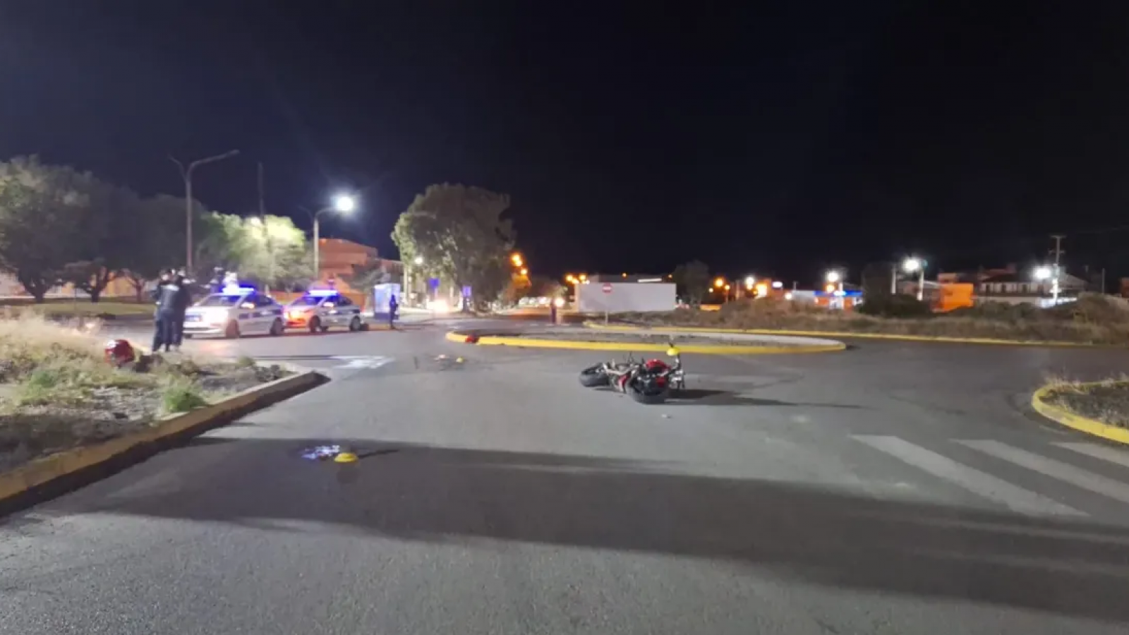 Sin casco y con fractura de cráneo: grave accidente en Rada Tilly