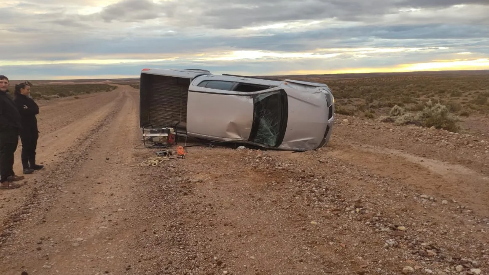 Una camioneta volcó en la Ruta 48 cerca de Las Plumas