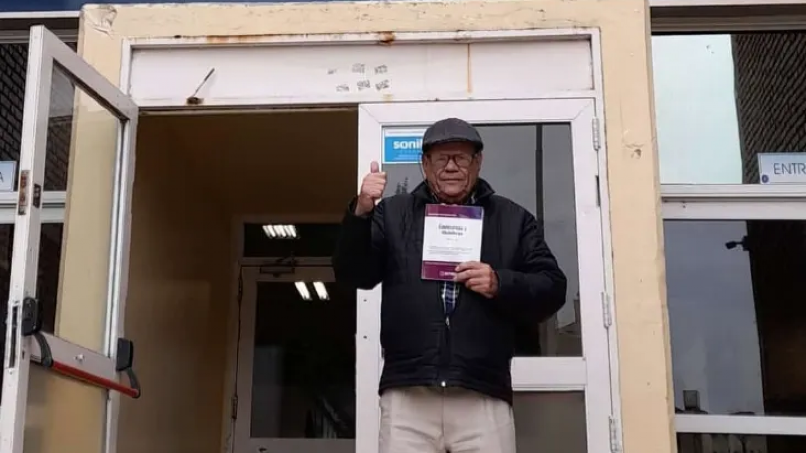 Rubén, un adulto mayor se recibió de abogado en la UNPSJB