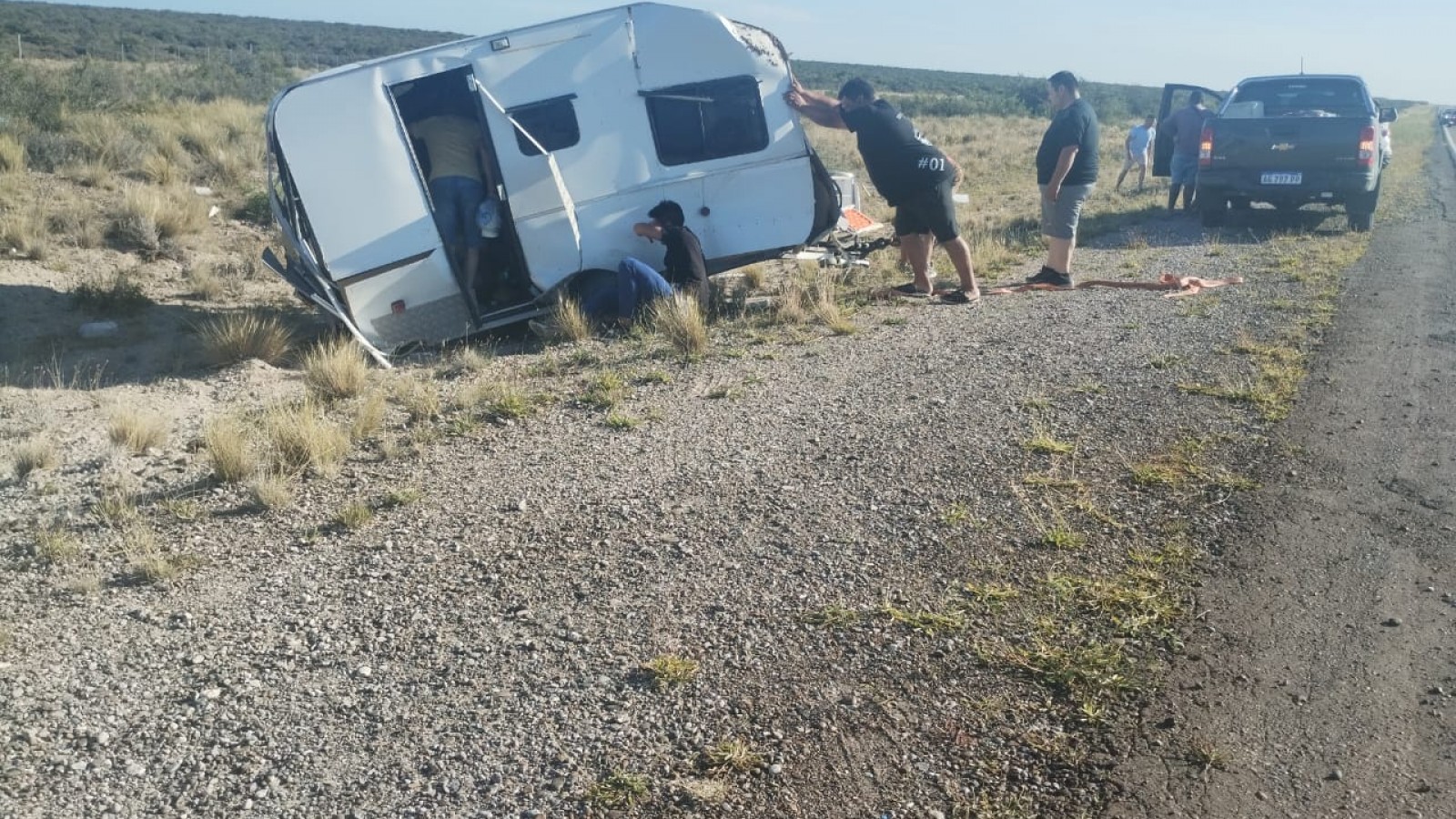 Se le volcó la casilla rodante por el viento en la Ruta 3