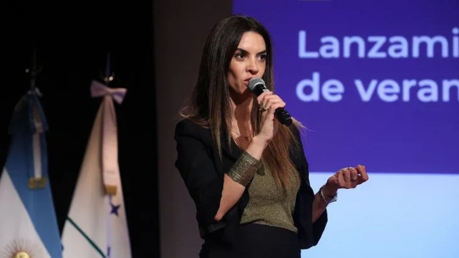 Echaron a la subsecretaria de Turismo por irse de vacaciones a Londres
