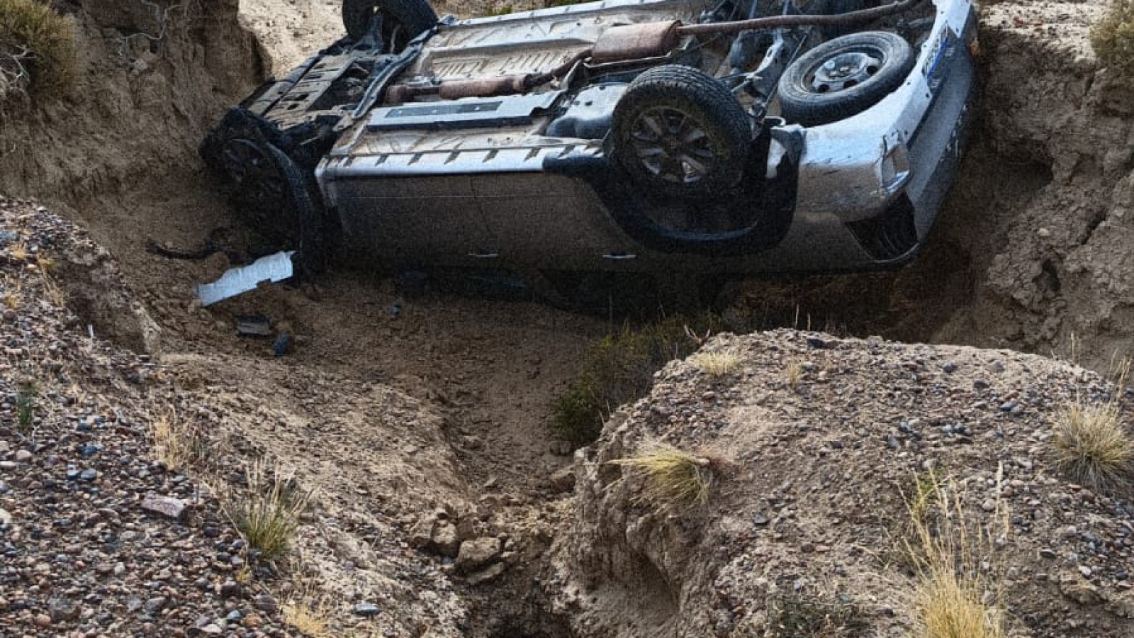 Se reventó una goma y volcó camino a Playa Cerro Avanzado
