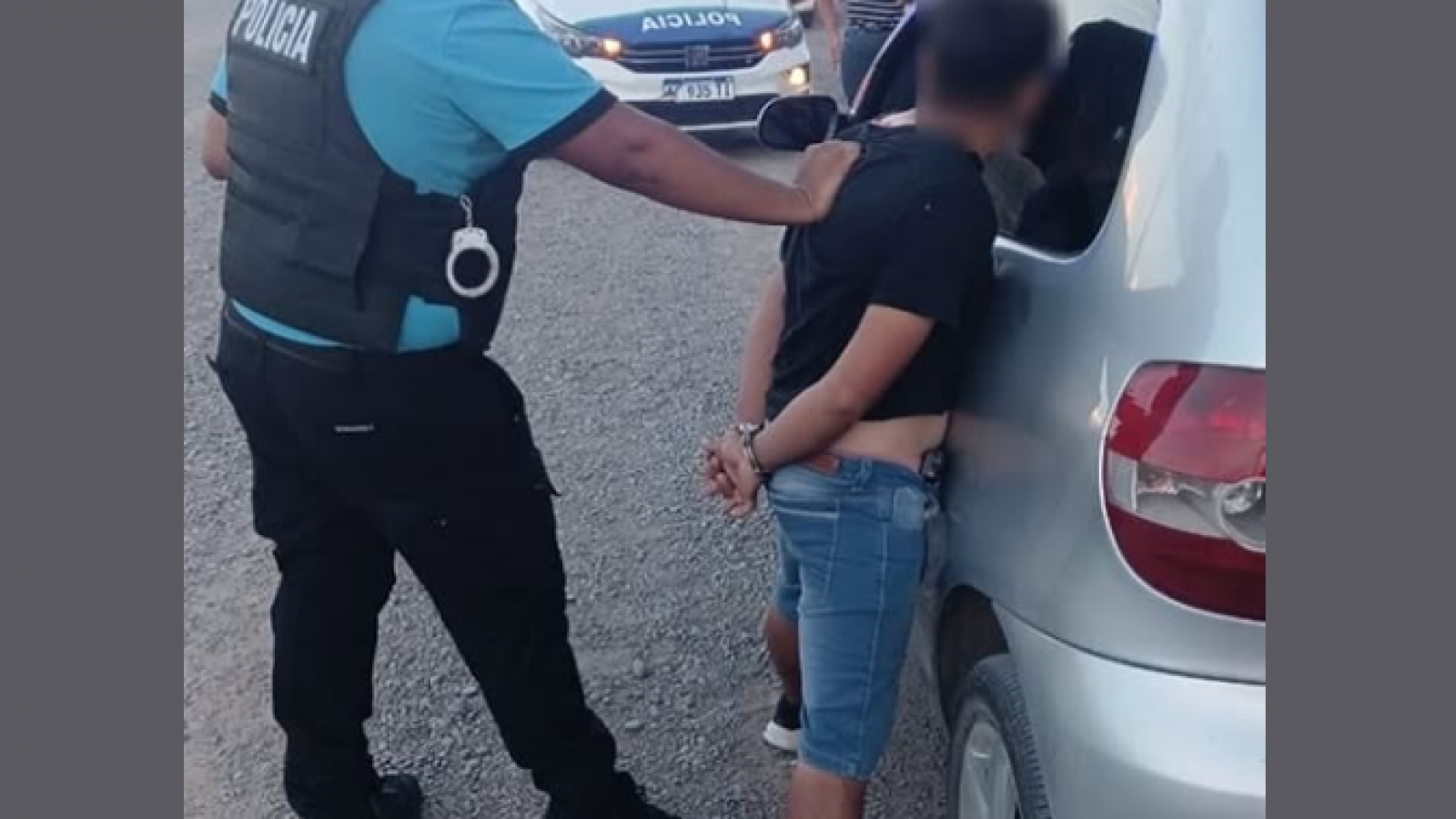 Lo atraparon "tirando tiros" y terminó detenido con una pistola trucha