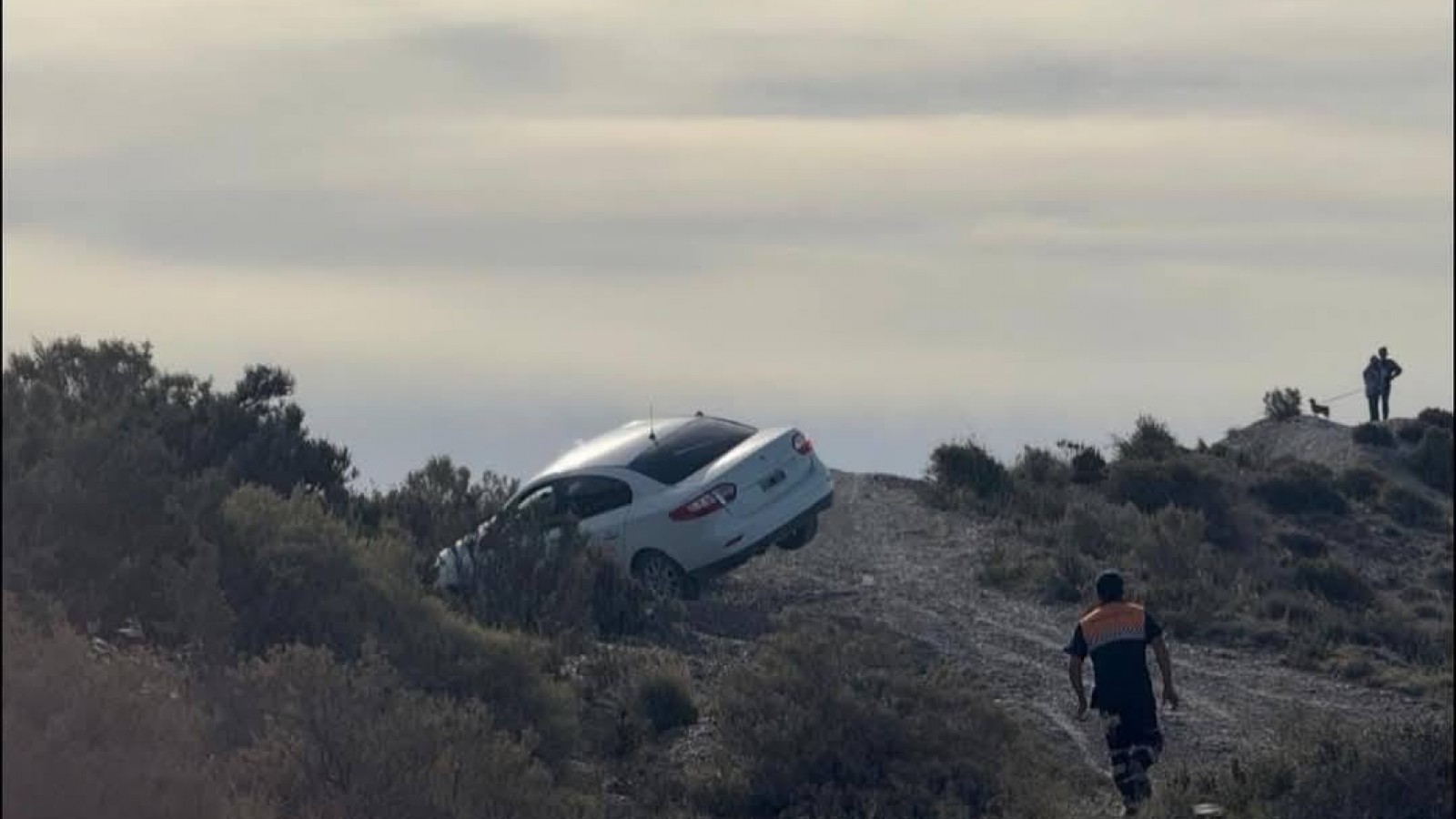 Conductor ebrio quedó varado al intentar esquivar un control en Playa Paraná