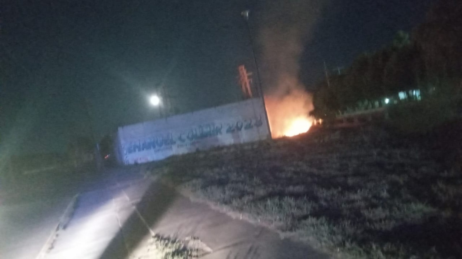 Explosión de un transformador dejó sin luz al centro de Trelew